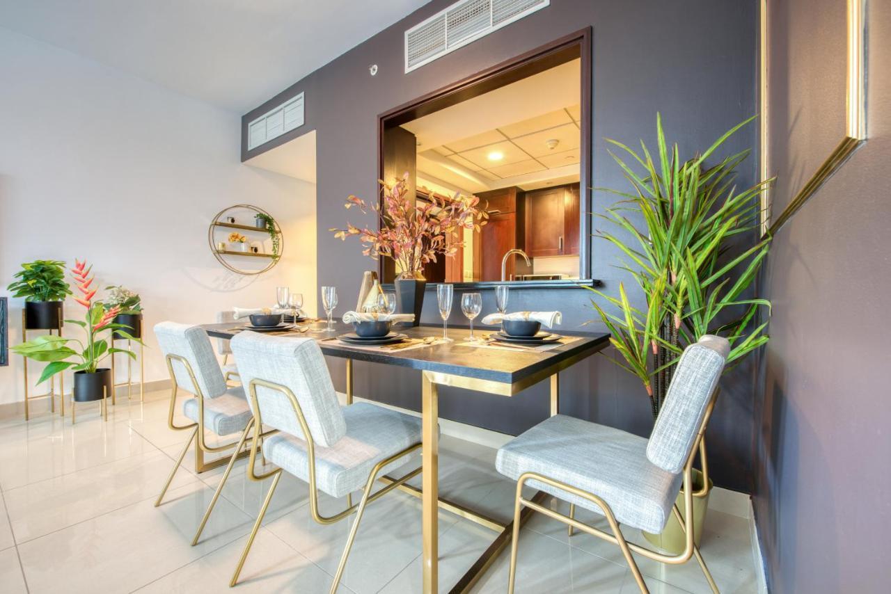 Maison Privee - Radiant Urban Retreat With Iconic Burj Khalifa Vws Дубай Экстерьер фото